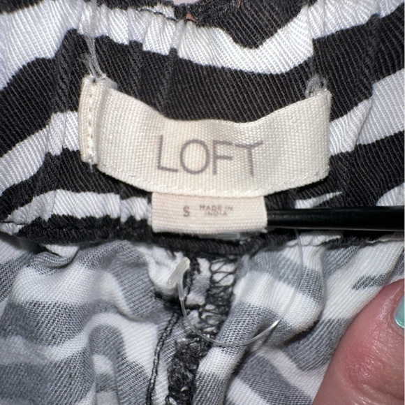 LOFT Zebra Print Shorts | Size Small
Summer Walking Beach Vacation Active Casual - Picture 3 of 9